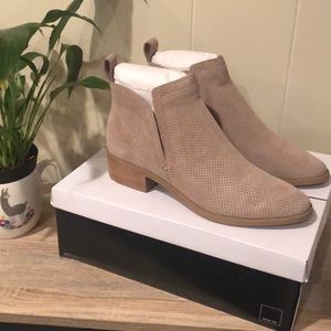 NEW in box Dolce Vita Suede ankle Boots
